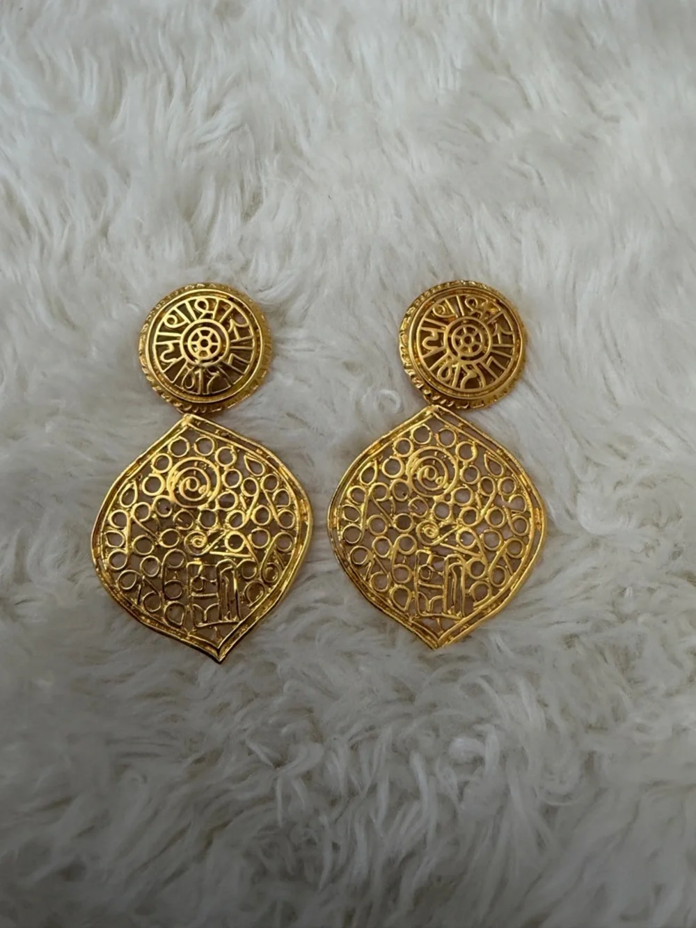 Kenneth Jay Lane Gold Filigree Drop Earrings - Women Jewelry - Picture 2 of 4